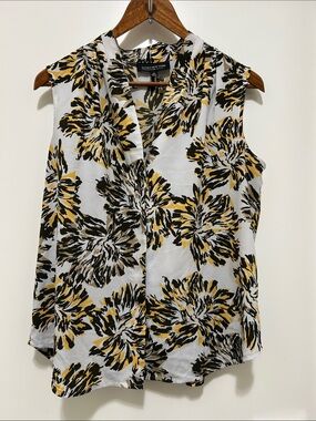 Jones New York White Sleeveless V-Neck Top with Yellow and Black Floral Print